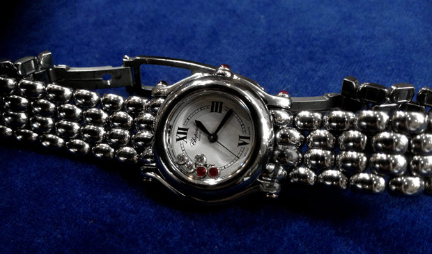 【CHOPARD】ショパール・ハッピースポーツ 長年忘れられた壊れた時計を買取に出して母の日にカーネーションと現金を贈る
