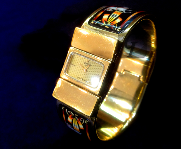【エルメス HERMES】ロケ 七宝焼バングル L01.201 腕時計は エルメス入門を考える女性に最適なモデル