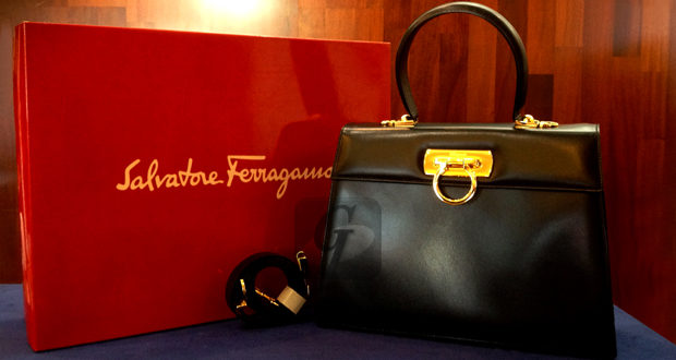 【Salvatore Ferragamo】サルヴァトーレ・フェラガモ ガンチーニ レザーハンドバッグは流行ブランドと被らない高級感溢れる上質アイテム