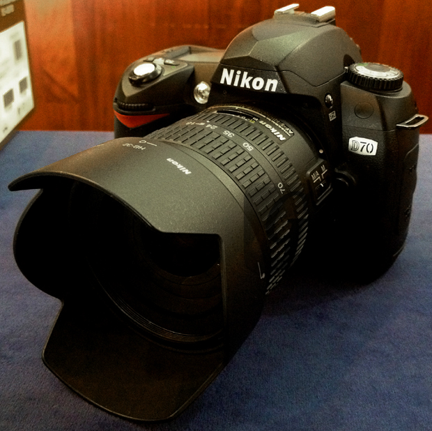 【Nikon】ニコン D70 一眼レフカメラは初心者がシャッターチャンスに集中する為の練習道具機としてリーズナブルな最適モデル