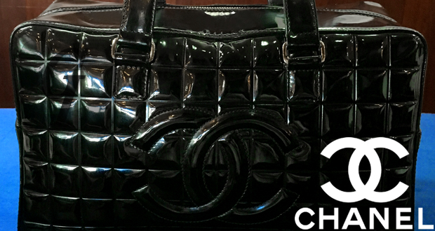 【CHANEL】シャネル チョコバー エナメルバッグは 高額なバッグの中で リーズナブルで機能的な入門バッグとして最適なモデル | Φ